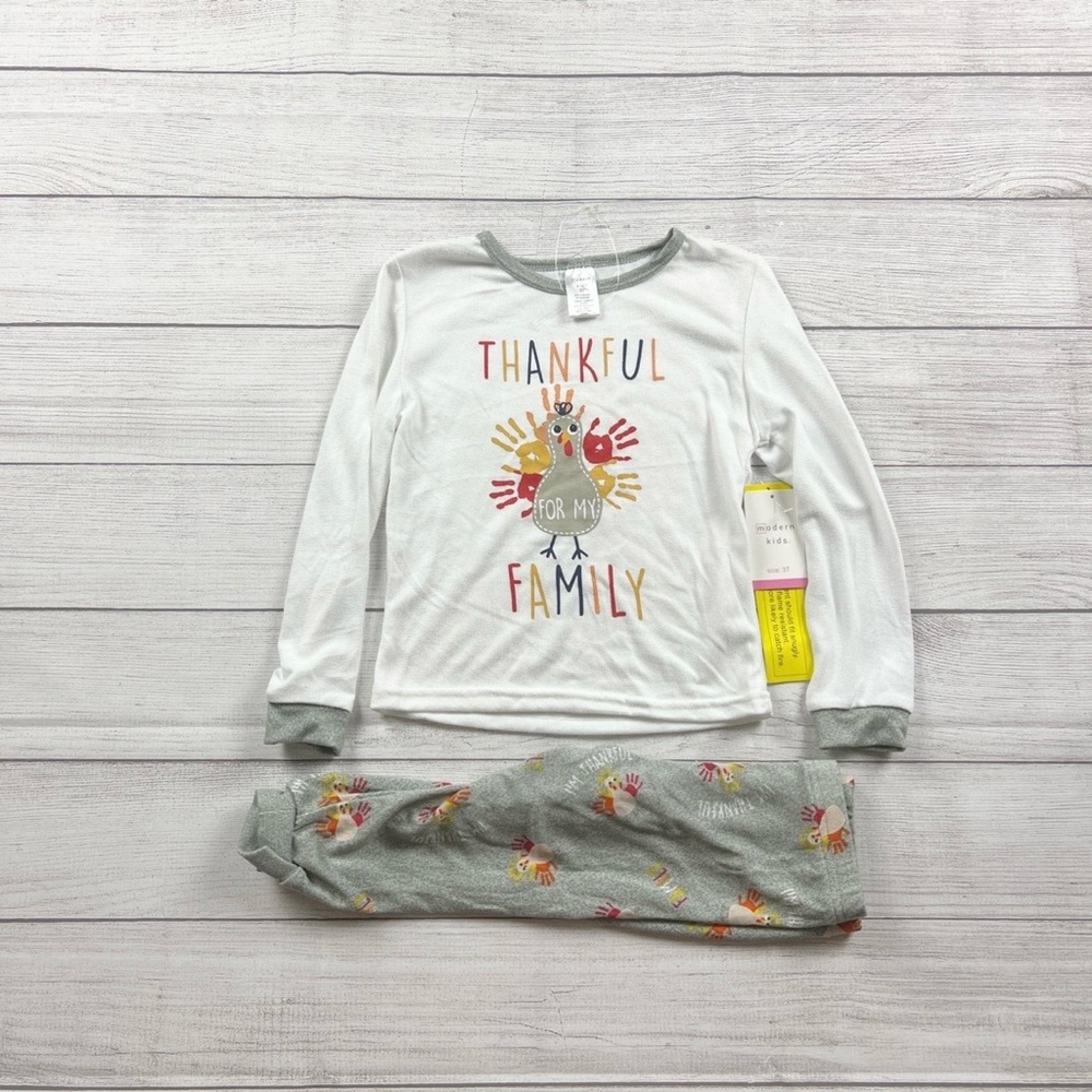 Modern Kids Thanksgiving Pajamas Set Cute Turkey Print Thankful Family NWT 3T